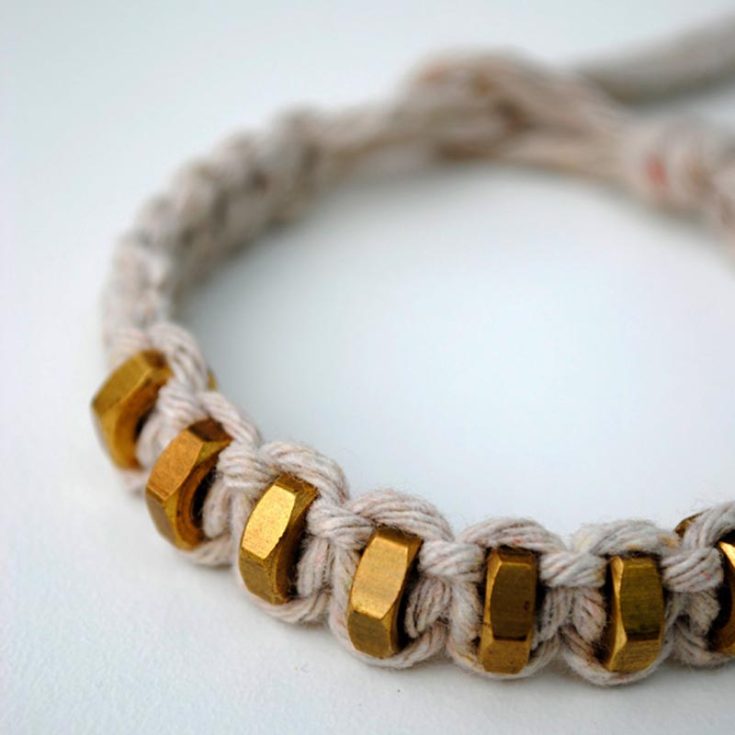 Make your own friendship bracelets with your friends over a warm, sunny afternoon by following along with this tutorial! It&rsquo;s made of only square knots, which makes it very easy and straightforward to craft. Just click the link below, and you&rsquo;ll make a bunch of these in no time.