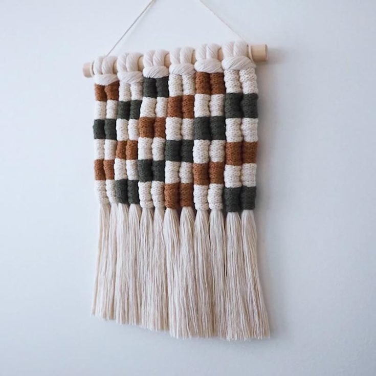 Made with easy macrame knots, spruce up your empty bedroom walls with this mini checkered macrame wall hanging! Though you can quickly master this project from this video tutorial, the author also has a blog of written instructions to guide you through and through to make this gorgeous piece.&nbsp;
