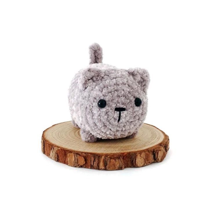 Not a fan of sewing? We've got you covered with this little amigurumi cat, which will be approximately 2.5&Prime; long. It features a special popcorn stitch in its making, and it would be such a fun little beginner-friendly project!