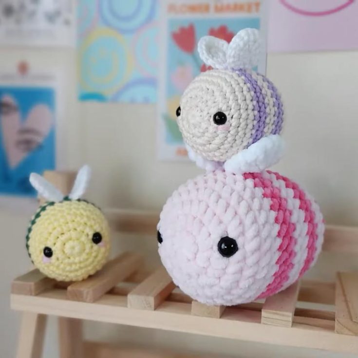 Aren&rsquo;t these pastel amigurumi bee plushies so cute? This video tutorial will show you exactly how to recreate them and blend the colors seamlessly. Make one or a few for your friends as a lovely gift.