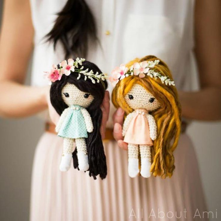 These lovely primrose crochet dolls are made using super fine crochet thread. Different yarns of varying thicknesses make up their voluminous hair, and the design utilizes various materials for a unique crocheting experience. These lovely dolls are also 6" tall.