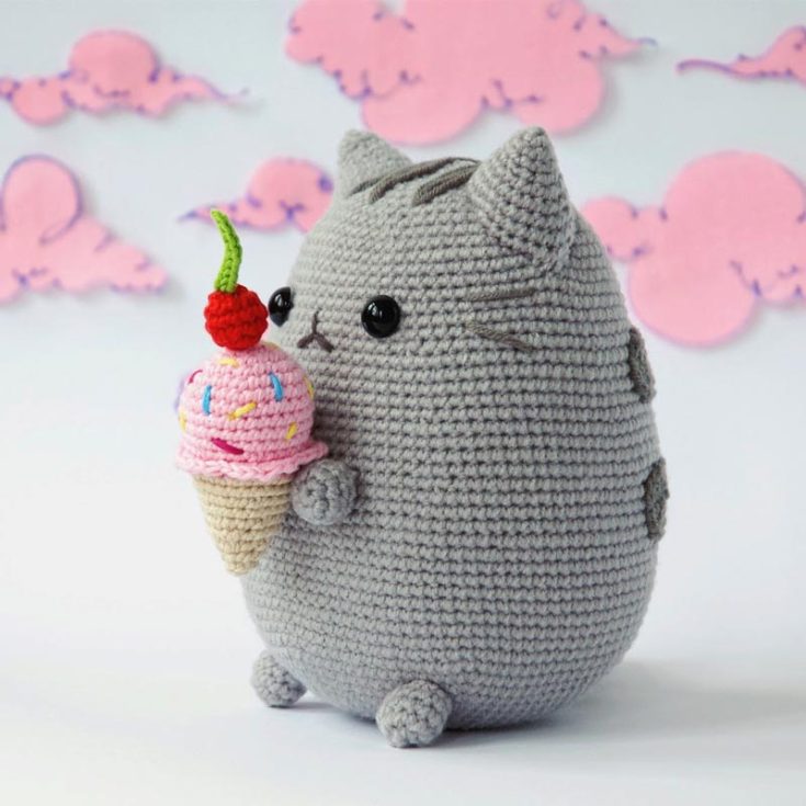 We just had a cute pusheen plushy pattern, but what can be more adorable than pusheen with ice cream? This chubby little one is worked in continuous spiral rounds and measures approximately 17 cm tall.