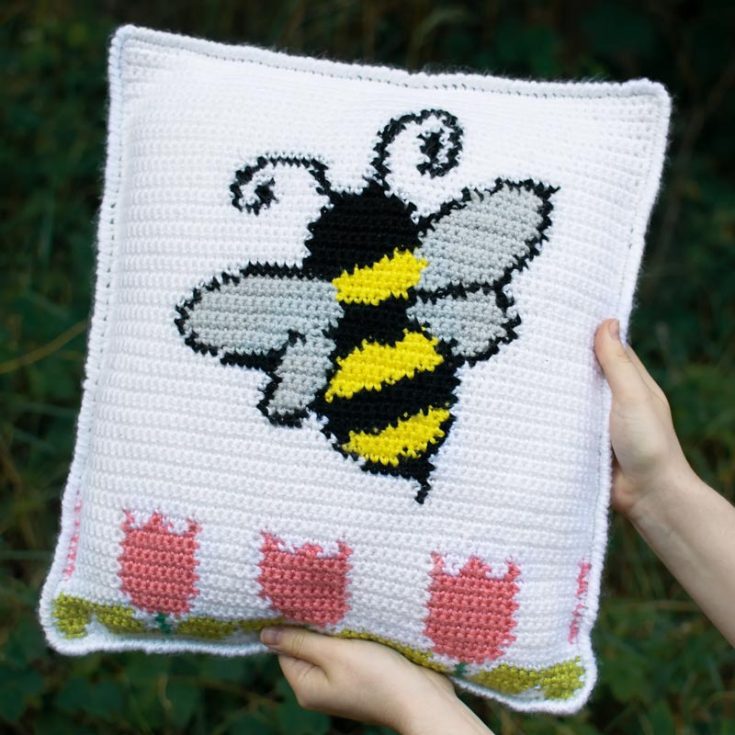 Have you seen a bumble bee crochet pillow? It is an excellent project for those wanting cute pillows with cute animals. This is a relatively simple pattern, so avid beginners do give it a go! The finished size for each panel is &ndash; 15&rsquo;&rsquo; x 15&rsquo;&rsquo;