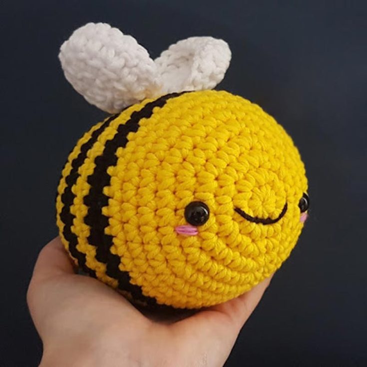 Need something to cheer you up? This little chubbee is your friend to turn to! He is easy to make and works in spirals. All you need are some chunky yarns, 10mm safety eyes, stuffing, and a 4mm hook.
