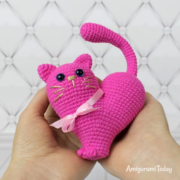 If you're always looking for new and inventive ways to crochet your amigurumi figures, well this valentine's day crochet cat will definitely catch your eye! This cat crochet pattern is shaped like a cat curled up into a heart&mdash;a great way to spread the love to any cat lover. It's an intermediate project and the finished size is 3.9" without the tail.