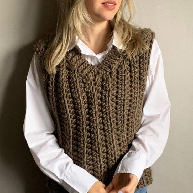 Want a chunkier sweater for winter? Then you'll love this chunky vest, which you can layer upon any long-sleeve to look extra cozy! The best thing is that this is beginner-friendly, and the pattern is available in&nbsp;sizes XS-5XL.