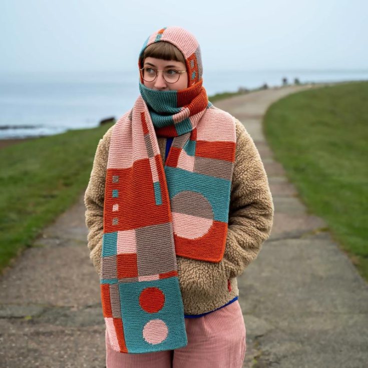 If you&rsquo;re seeking balaclava scarf knitting patterns, this design is right up your alley! This inexpensive project is constructed with the Intarsia technique in garter stitch, and it&rsquo;s fit for advanced beginners and intermediate knitters! This modern scarf with graphic shapes has an attached hood that guarantees warmth during the colder seasons. Learn how to knit this fantastic piece by clicking the link below.