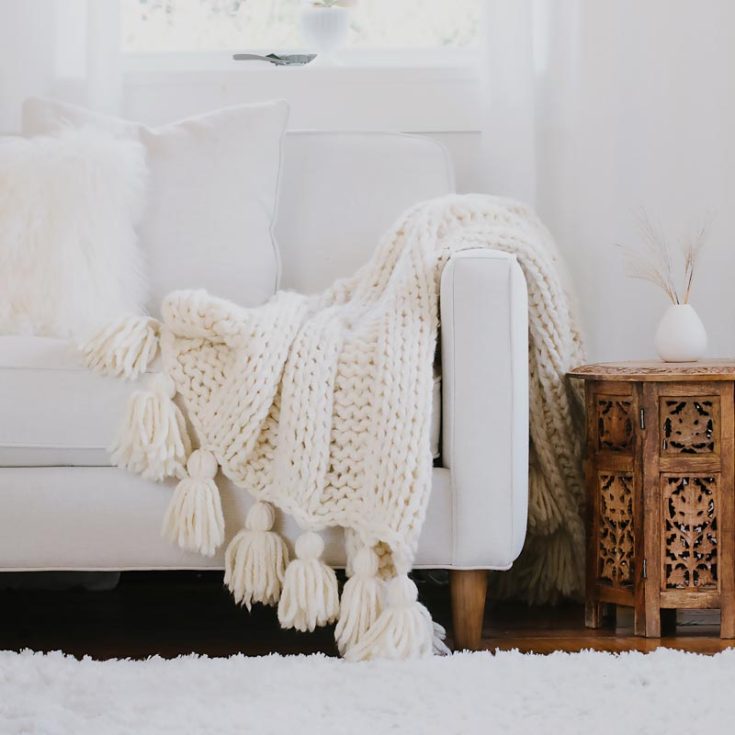 This classic beginner blanket is a piece that every household must have because it fits with any home decor aesthetic! This &ldquo;clean girl&rdquo; vibe that the blanket emanates is a timeless piece, and though it&rsquo;s a simple knit project since it only involves one color, it creates a luxurious feel and is super chunky! To get the downloadable PDF pattern, you only need to sign up for the newsletter, and the instructions pack will be emailed to you instantly!