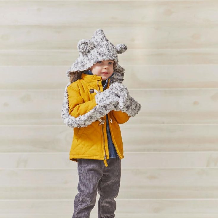 Check out this adorable hooded bear scarf that will make your kids fall head over heels! It comes with cute ears and gloves attached to the scarf! Perfect for keeping their little paws warm during those colder weather. This pattern uses the soft, fluffy Red Heart Bear Hugs yarn that is incredibly soft to the skin and not scratchy! Try it out now.