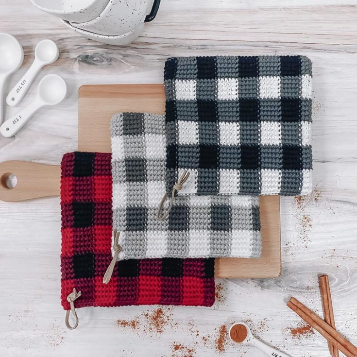 Here's a fun, classy, vintage Buffalo Check Potholder design! It's an excellent fall and Thanksgiving decor, and this intermediate project comes with detailed photo instructions to help guide you through and through. The finished size measures approximately 7.5" x 7.5".