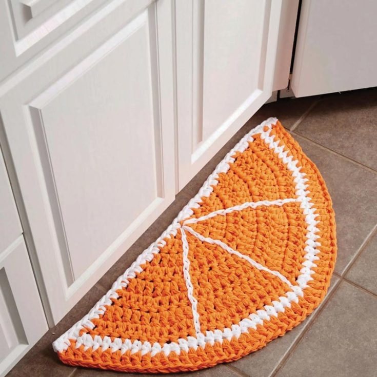 Are you looking for something cute and creative? Here's an orange slice crochet rug that you need to make! You can also change the colors to create a lemon rug as well.