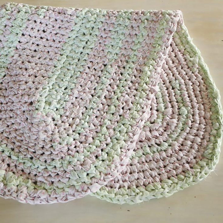 Here is another repurposed crochet pattern - a crocheted rag rug made from old sheets! This pattern offers you a great way to reuse and reduce waste. The best part is it's easy and simple enough for beginners.