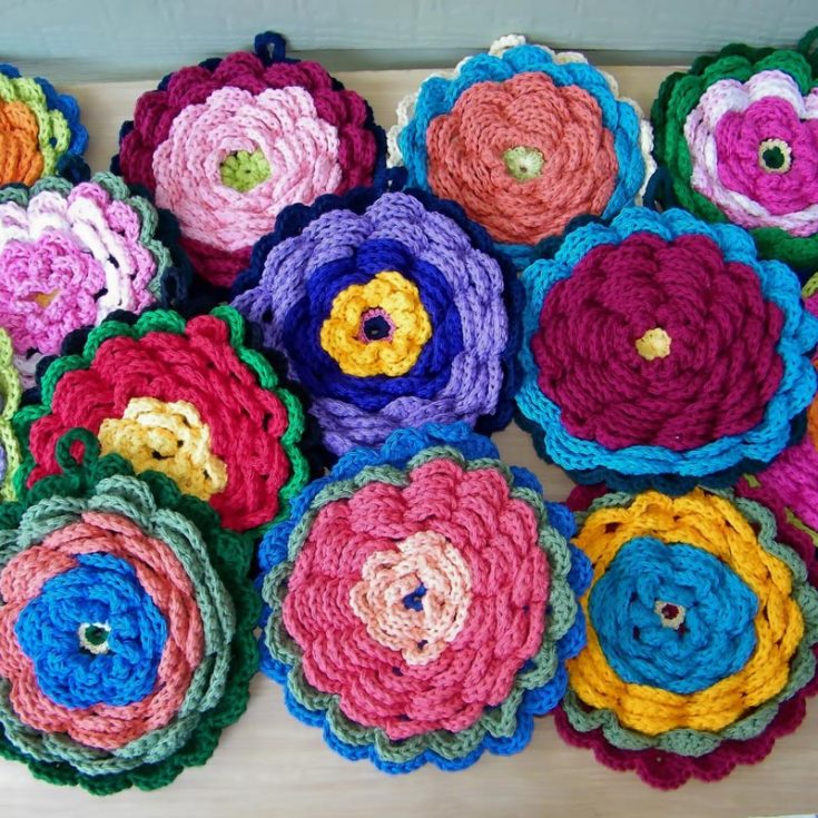 These beautiful blooms are a great way to spruce up your kitchen for spring. Don't they look glorious? This potholder pattern is an intermediate crochet project and uses bright, bold colors to make the flower petals pop! Click the link below to recreate this stylish design that measures 7"-7.5" across.