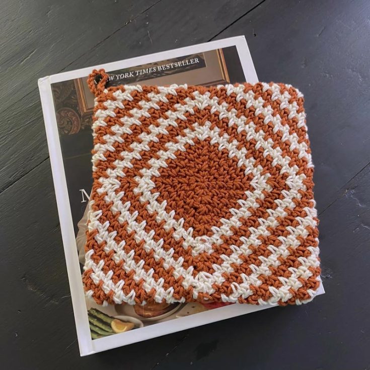 The Mabel Potholder may seem complex, but it's a beginner design that only uses the moss stitch to create this diamond pattern! It is folded along the corners and seamed together to create a durable double thick pot holder.