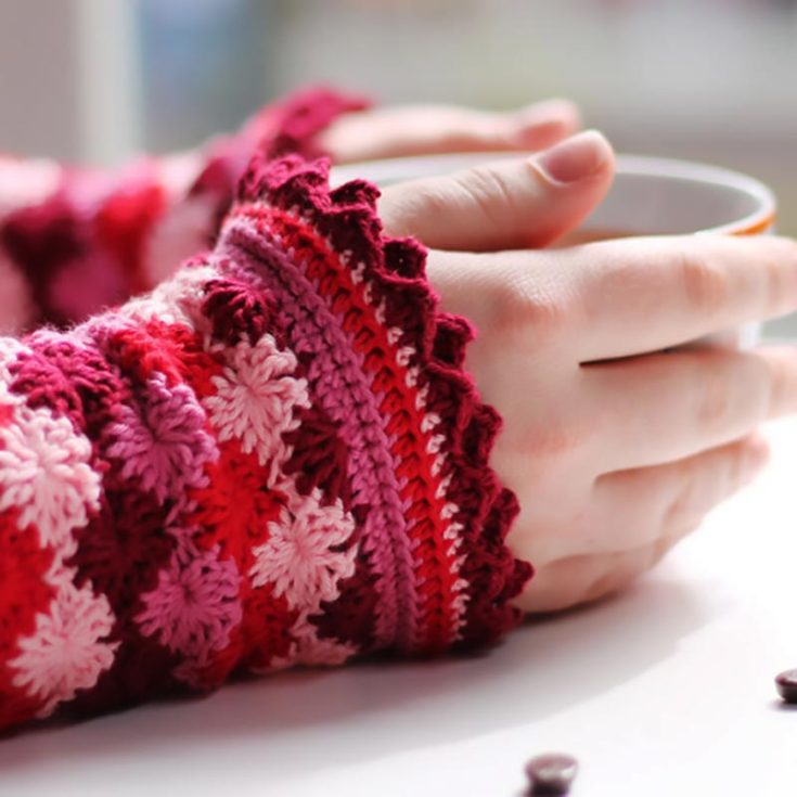 Check out this gorgeous crochet piece that is to die for! Isn't it just lovely? It's an advanced beginner/intermediate design you can try making over the weekend! It measures approximately 7" in height x 8.25" in circumference.