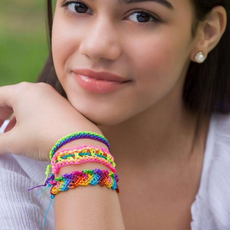 Brighten the gloomy, cold weather with these colorful nylon cord bracelets that are fun to wear. Perfect for giving to all your best buds! Just click the link below to access the downloadable PDF.
