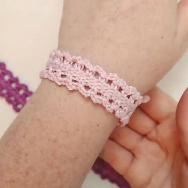 Not a fan of florals and flowers? But still, want something feminine? Lace never fails! Learn how to make this lacy crochet bracelet by following this video tutorial.