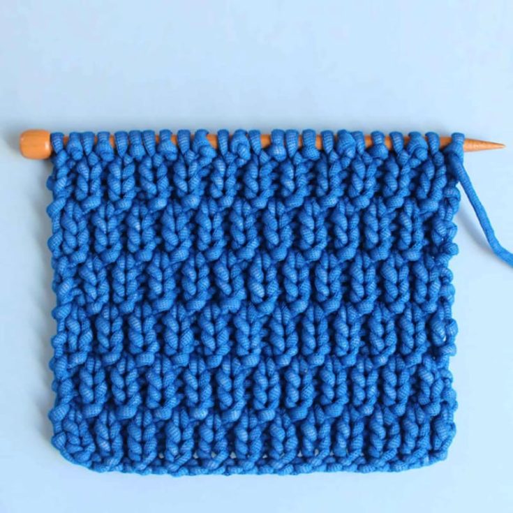 Here is another 8-row repeat stitch pattern that is reversible and lays flat. It&rsquo;s made by stitching alternating rows of 1x1 rib stitches, creating elongated vertical lines that resemble long raindrops, hence its name.
