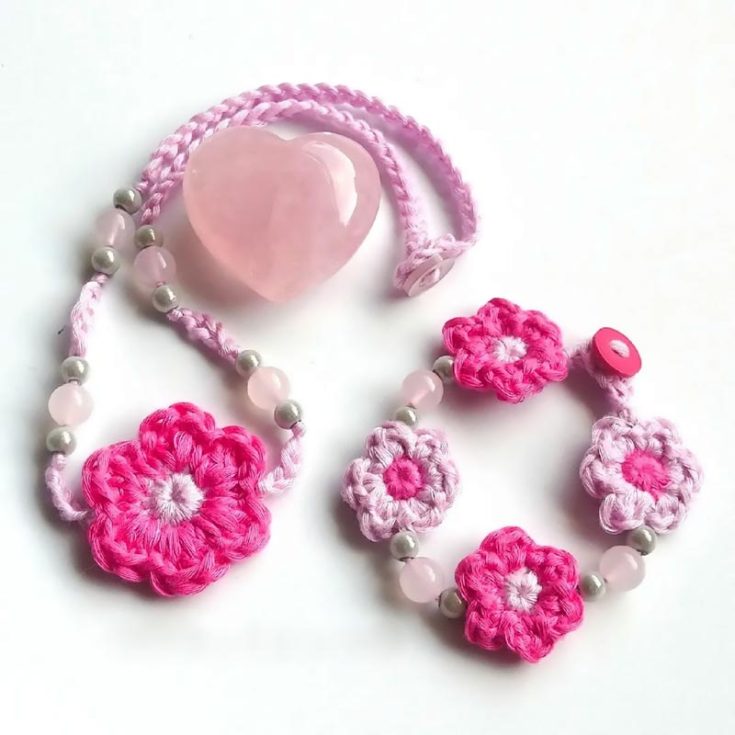 Here's a cute mix of crochet flowers and beads to make for your little girls and their girlfriends. They are relatively simple and so fun to make! They also add a lovely feminine touch to your wrist and outfit.
