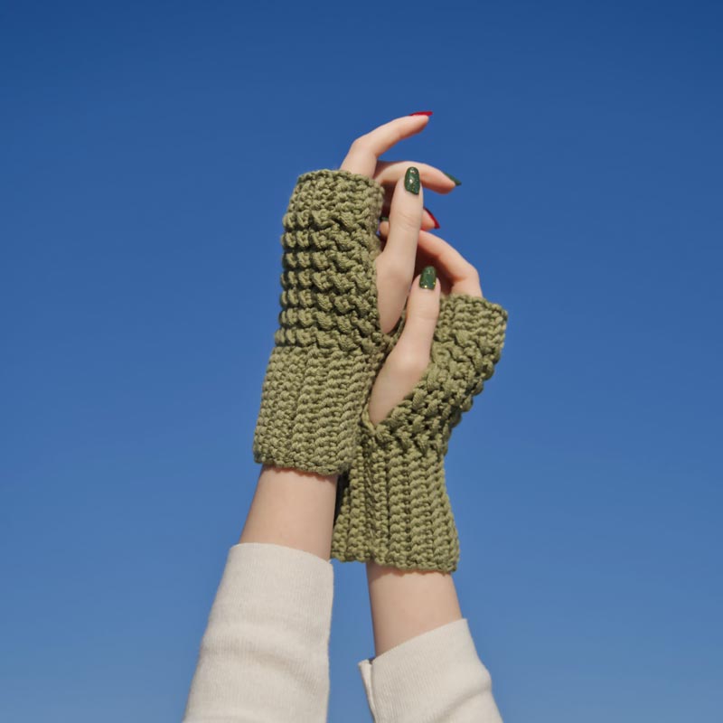 25 Free Crochet Fingerless Gloves Patterns • Made From Yarn