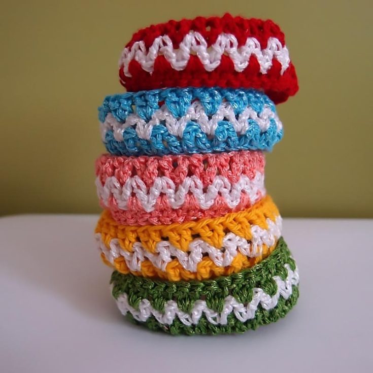 Experiment with an explosion of colors by making your stack of fun Zig-zag bracelets. It uses a combination of doubles, making it easy to make, even for beginners, when crafting crochet bracelets.