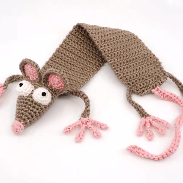 If you're fond of quirky, cute things, this amigurumi crochet rat bookmarker will be the one for you! With its big ears, funky eyes, and big hands, you won't ever want to remove this little guy from your books. Do note this pattern requires a little amigurumi knowledge.