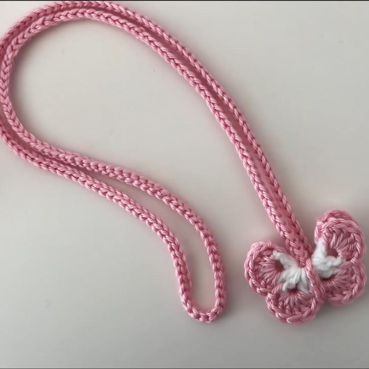 Learn to make this adorable butterfly pattern that every girly girl should have! It's easy to make as it caters to beginners, and it's aesthetically pleasing to look at!