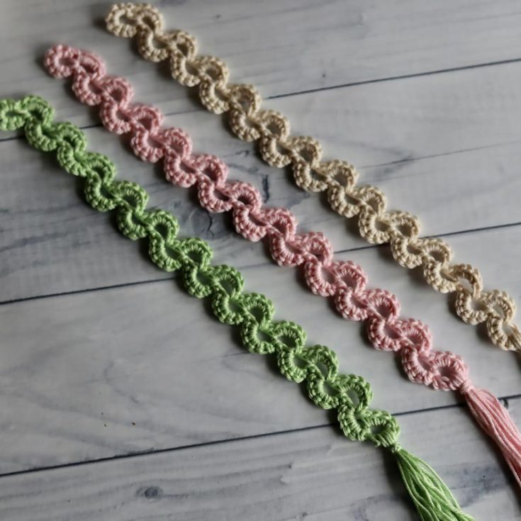 Are you tired of thick bookmarkers? You'd appreciate this slim and easy crescent bookmark that will grace your books and nestle right into the nook of your books, marking where you last left off.