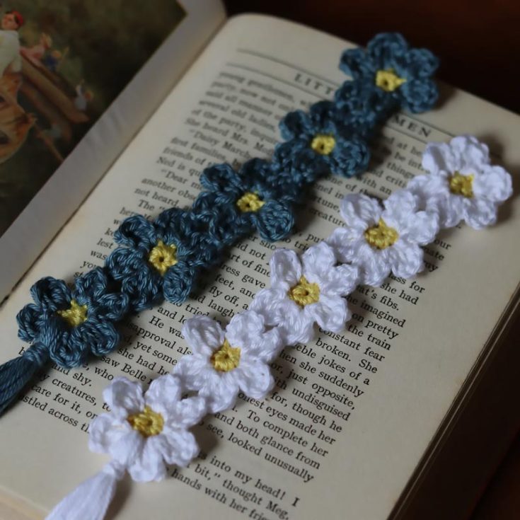 As the name suggests, this daisy chain design is a lovely chain of daisies strung together. The perfect pattern for wild spirits and flower lovers! Give it a try.
