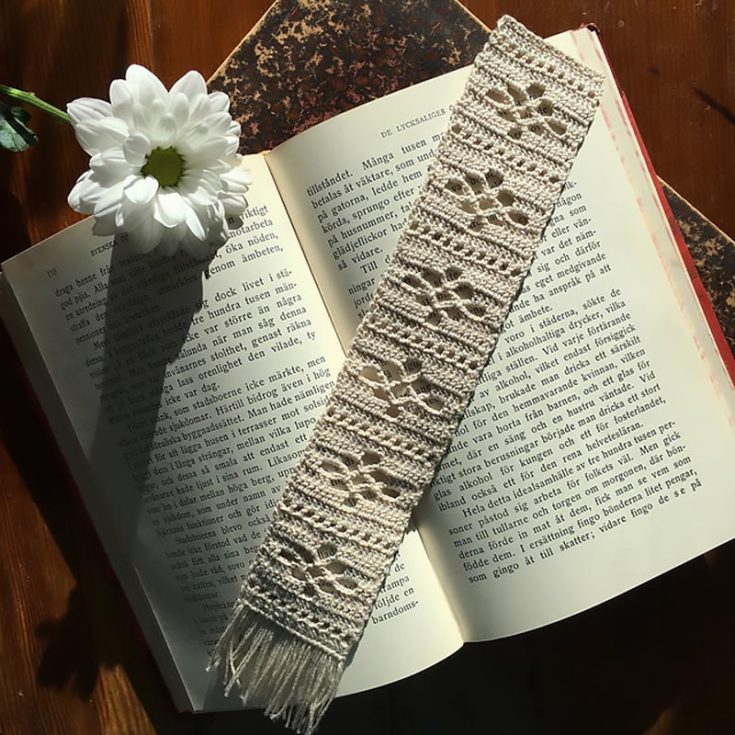 This intricately patterned bookmarker is worked in any thin crochet cotton yarn to create these fantastic patterns of lines, loops, and the floral motif-like look in the center. This is suitable for avid beginner/intermediate-level crocheters.