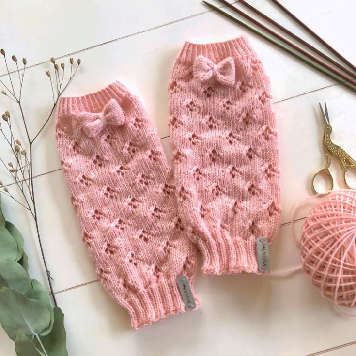Here's a design for all the girly girls out there! It's such an adorable pattern and a must-have for every girl of every age. This inexpensive pattern is available in three sizes and is easy to make. Learn how to make one for yourself and your friends by clicking the link below.&nbsp; Size: 10" - 16" in circumference x 10" - 13" in length&nbsp;