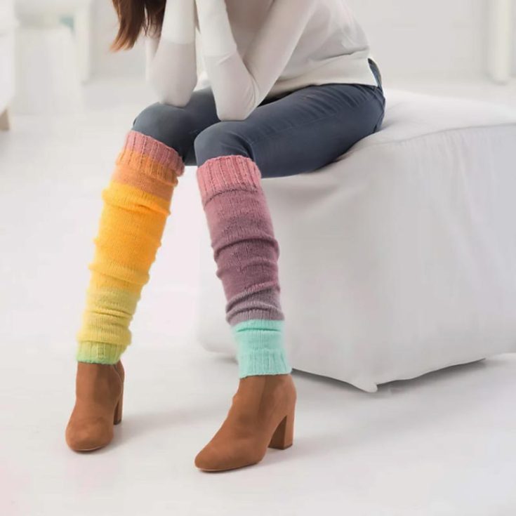 Knit yourself or your loved ones these vibrant and colorful ombre leg warmers. The Helix pattern is a beginner-level project, making it easy to knit using DK-weight yarn. Isn't it adorable?&nbsp;Just click the link below to access the step-by-step instructions.&nbsp; Size: 11.5" circumference x 26" length