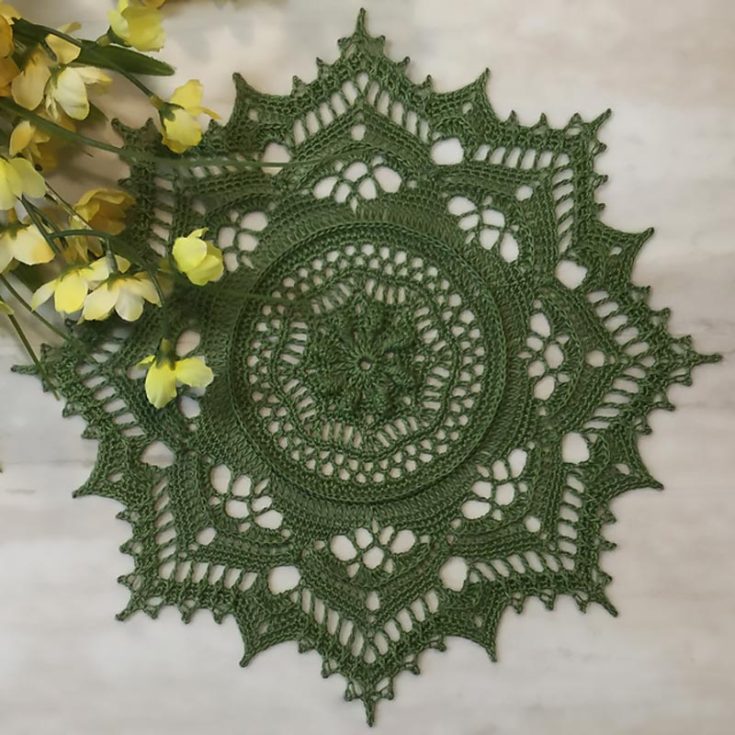This intermediate pattern creates a beautiful result, whether you stick to one color or mix several. For some creative ideas, explore the gorgeous sample images available! You can also follow along with the free video tutorial that guides you through each step.