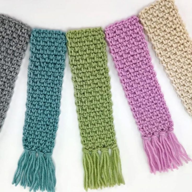 These easy crochet patterns come in three average sizes: 2" x 6", 2" x 7" and 2" x 8". It uses only basic stitches (chain and single crochet), and when these stitches are combined, a moss stitch is created (sometimes called the linen stitch). After mastering this stitch, you can complete this bookmark in under 30 minutes!