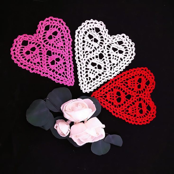 With this unique skull pattern, let's switch things up from the traditional doily shape. It could be a refreshing Valentine's gift or home decor for those who prefer an edgy style.
