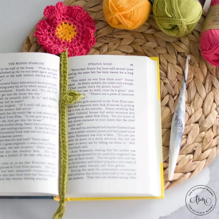 As spring and summer slowly come to an end, what better way to remember the kiss of the sun on your face and the smell of blooms with this sunflower book marker in your favorite comfort book?