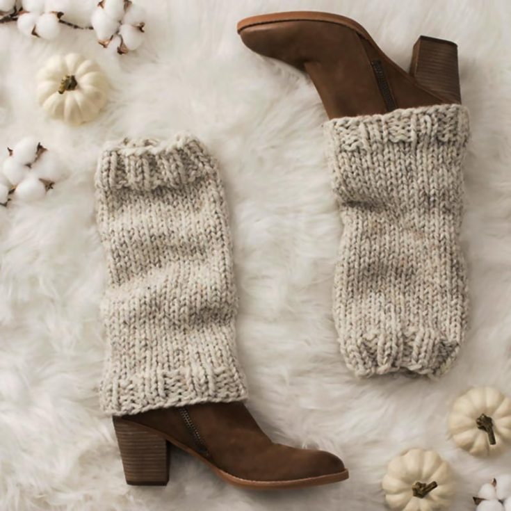 Classy, cutesy, and demure. This leg warmer design is a beginner-level project, and it's the epitome of femininity. It also comes in five sizes, ranging from baby sizes to adults, too! So, select your ideal size and get to knitting.&nbsp; Size: 6" - 16" calf circumference.