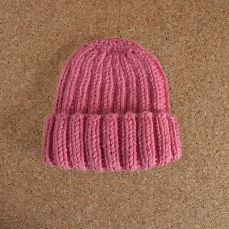 Check out this beginner-level beanie design that you must have on your to-knit list! It features a lovely cropped fit and is knitted with a stretchy 2x2 rib stitch, making this pattern an easy fit on most heads. Though, you still have the option to lengthen the hat, and the size is adjustable.&nbsp;