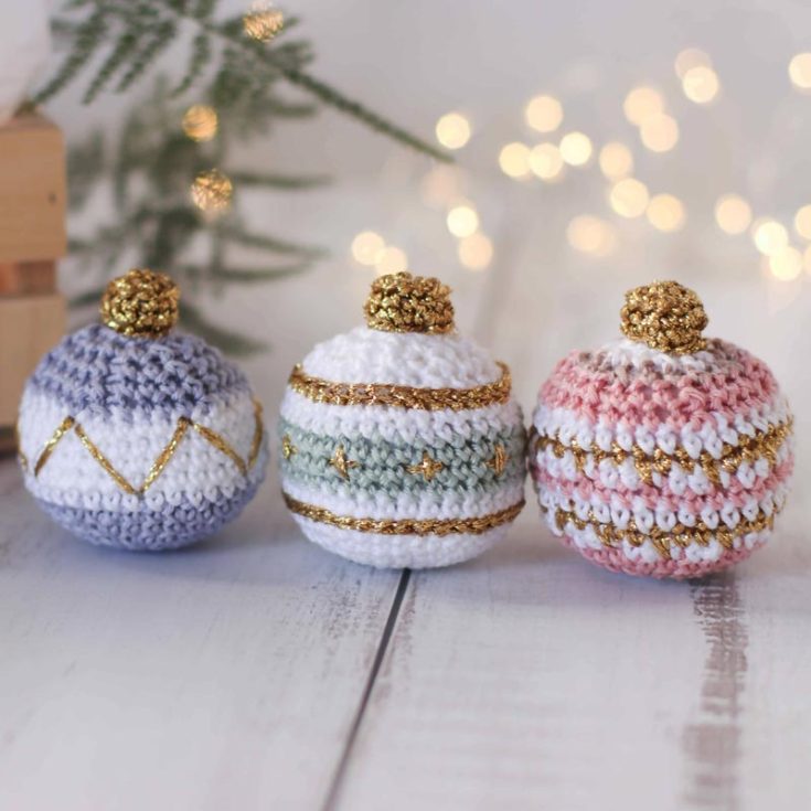 We can&rsquo;t get enough of baubles! Add zigzags, stripes, and whatever you look to personalize your crochet bauble ornaments.