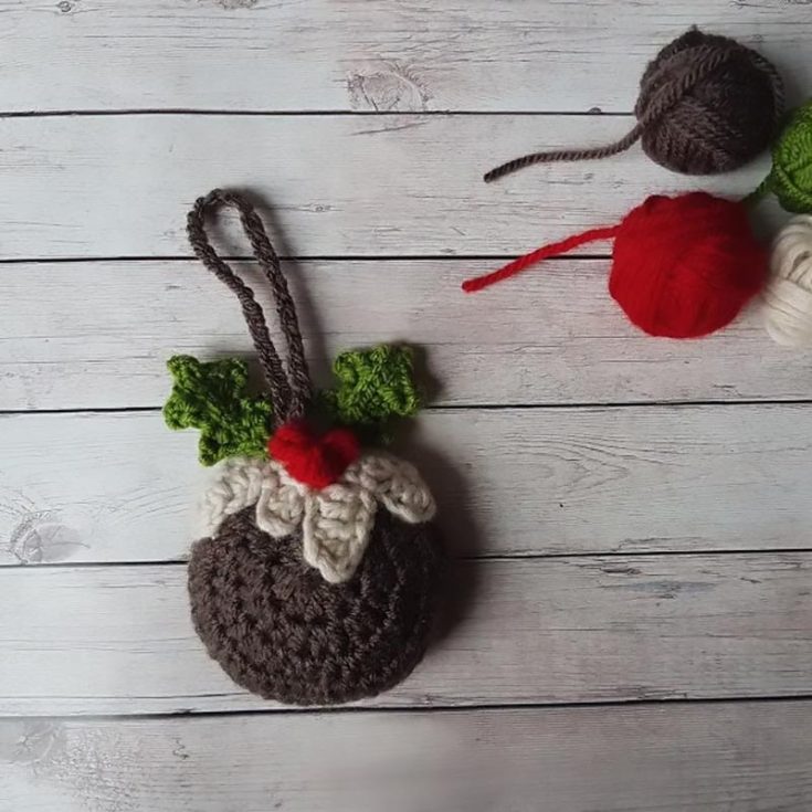 Christmas wouldn&rsquo;t be complete without a Christmas pudding, right? So why not have them hanging from your tree? Learn to make it by following the easy tutorial.