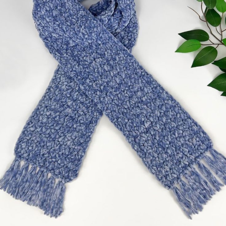 Is chunky the look you're going for this season? This one-skein-only chunky yarn scarf uses simple one-stitch repeat, basic stitches like the single and double crochet stitches.
