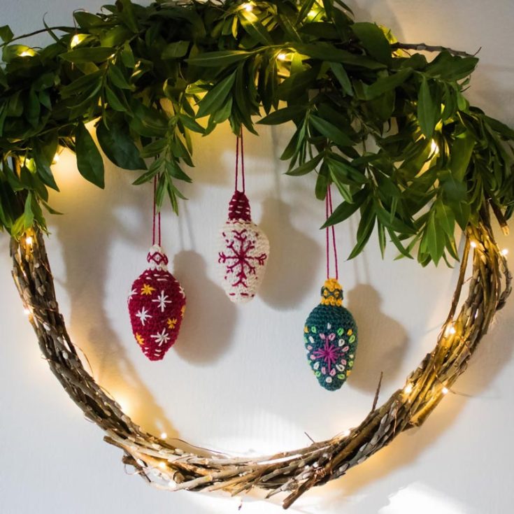 An embroidery lover? Then this pattern is for you! Crochet these teardrop-shaped baubles, then proceed to embroider details on them. Learn how to do it by clicking the link below.