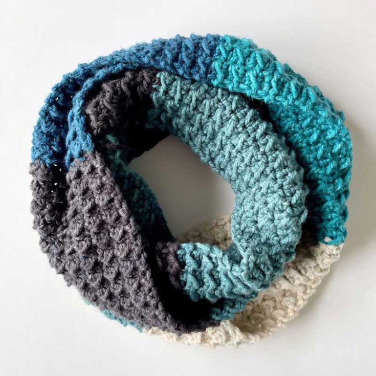 With the slip stitch and half double crochet, who knew you'd be able to make the combination of the even moss stitch which is used to make this stunning, color-blocked scarf design!