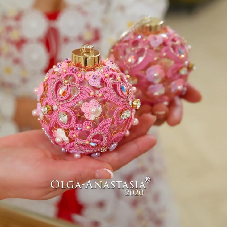 Have a look at this stunning and intricate Irish Lace Christmas Ball ornament! It&rsquo;s made for purchase at a reasonable price, but you need to get your hands on it.