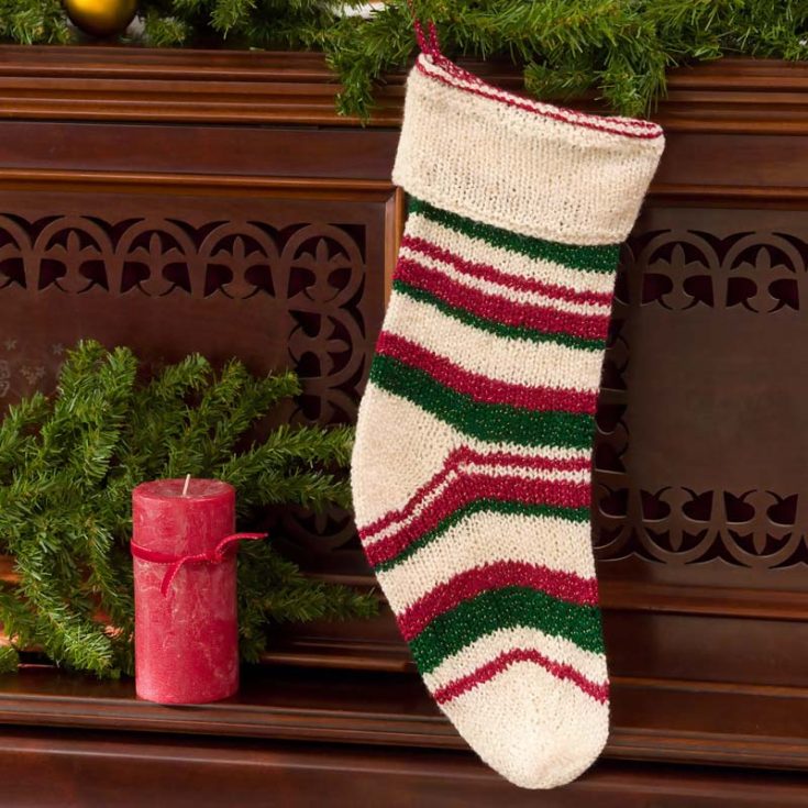 Have a look at this simple knit project that is beginner-friendly, making it ideal for newbies to try. The size of this stocking is given in the downloadable PDF; however, feel free to adjust it to fit your desired outcome.&nbsp;