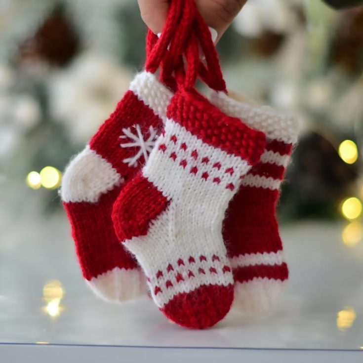 Click the link below to purchase these adorable patterns. These mini stockings are also suitable for beginners and experienced knitters, and the pattern includes written step-by-step instructions, photo guides, and video tutorials.&nbsp;