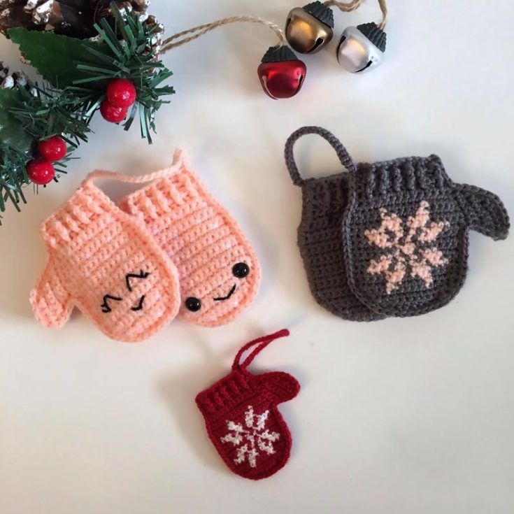 Make this adorable pair of mitten ornaments with incredible details that you can personalize to make it unique to your style and taste! It&rsquo;s an easy pattern and a quick project.