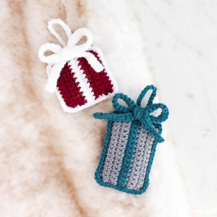 This tutorial features two present shapes, a square, and a rectangular version. Both utilize similar construction, a lovely holiday ribbon, and single crochet stitches; so simple! Learn to make these Christmas ornaments by clicking the link below.