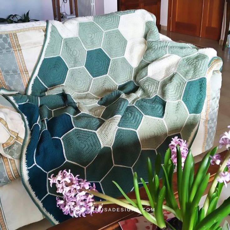 Piece together stunning solid hexagon shapes to create this gorgeous crochet blanket! It&rsquo;s a bit of a time and effort investment, but trust me&mdash;the final result is absolutely worth it.
