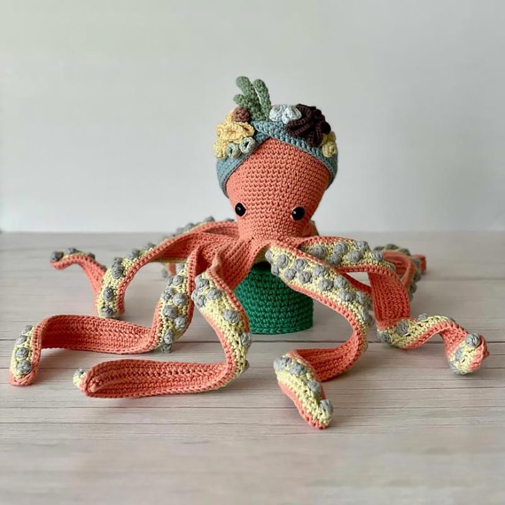 Ingrid is a detailed free crochet octopus pattern that elaborates on all her dangly glory. This amigurumi pattern strikes the perfect balance between realistic and adorable, but it is more suitable for intermediate to advanced crocheters.